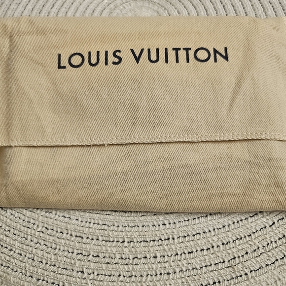 Louis Vuitton x Takashi Murakami Multicolor Passport Cover 🎨✨ - Picture 9 of 9